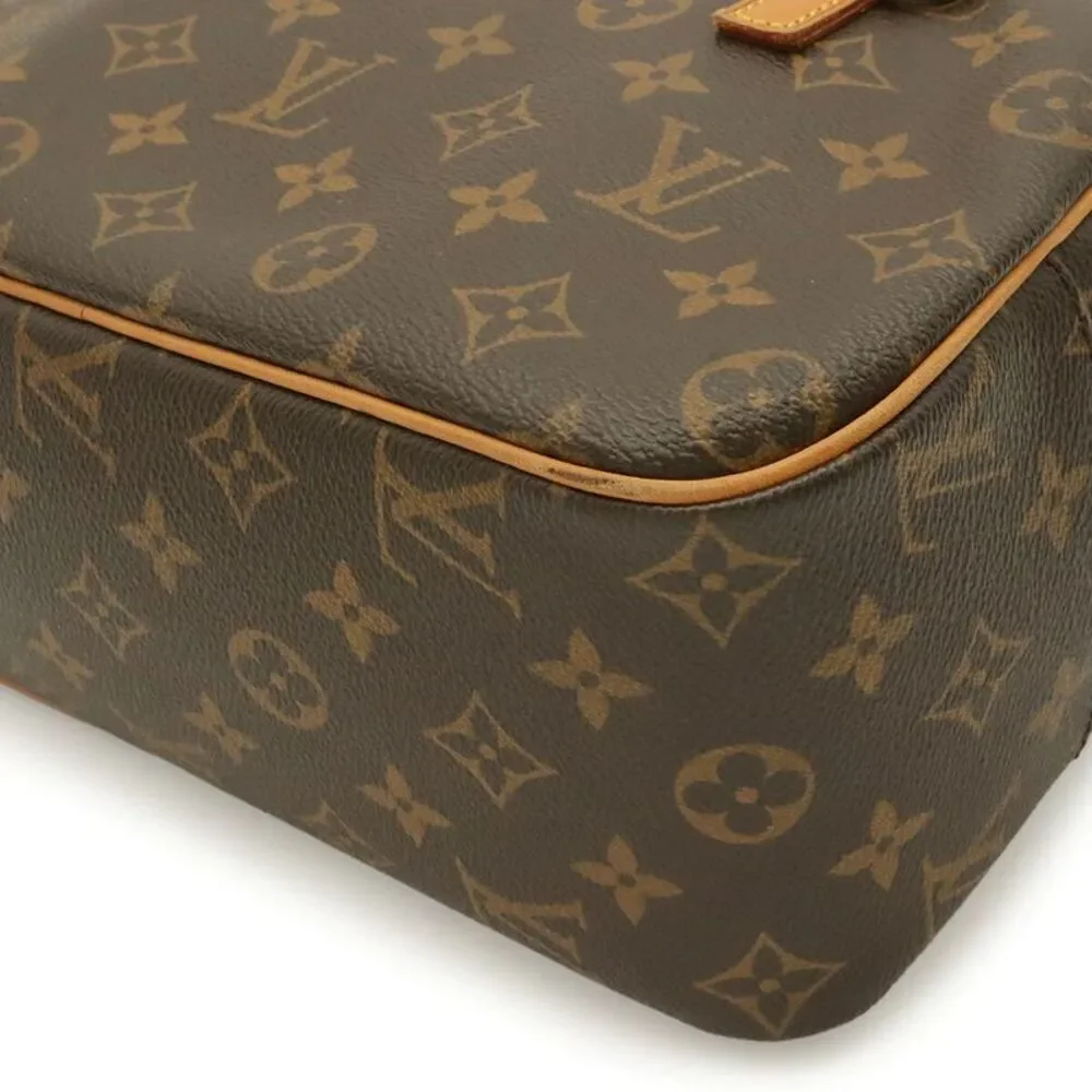 Louis Vuitton delivery duty